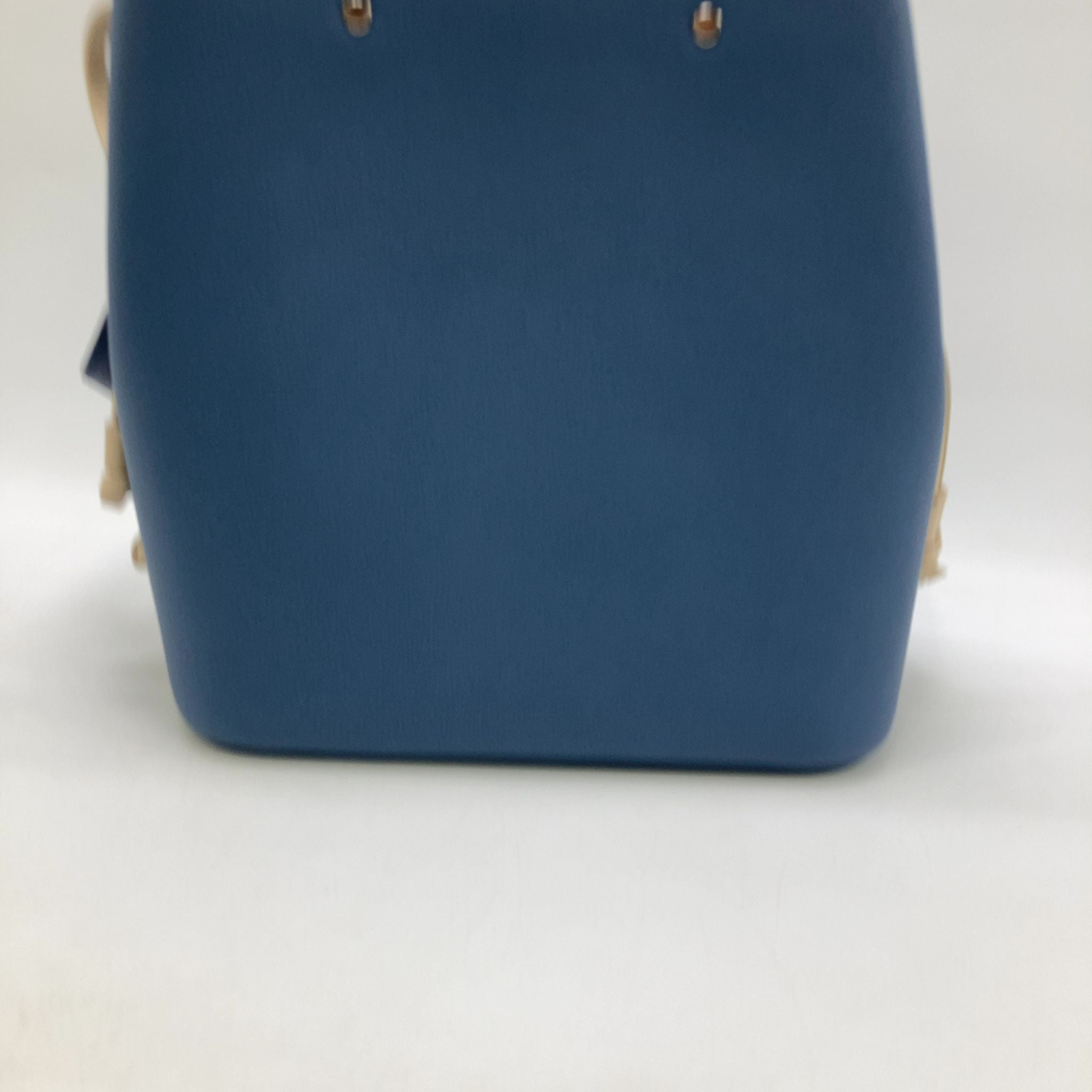 Louis Vuitton Lock Me Bucket Taurillon