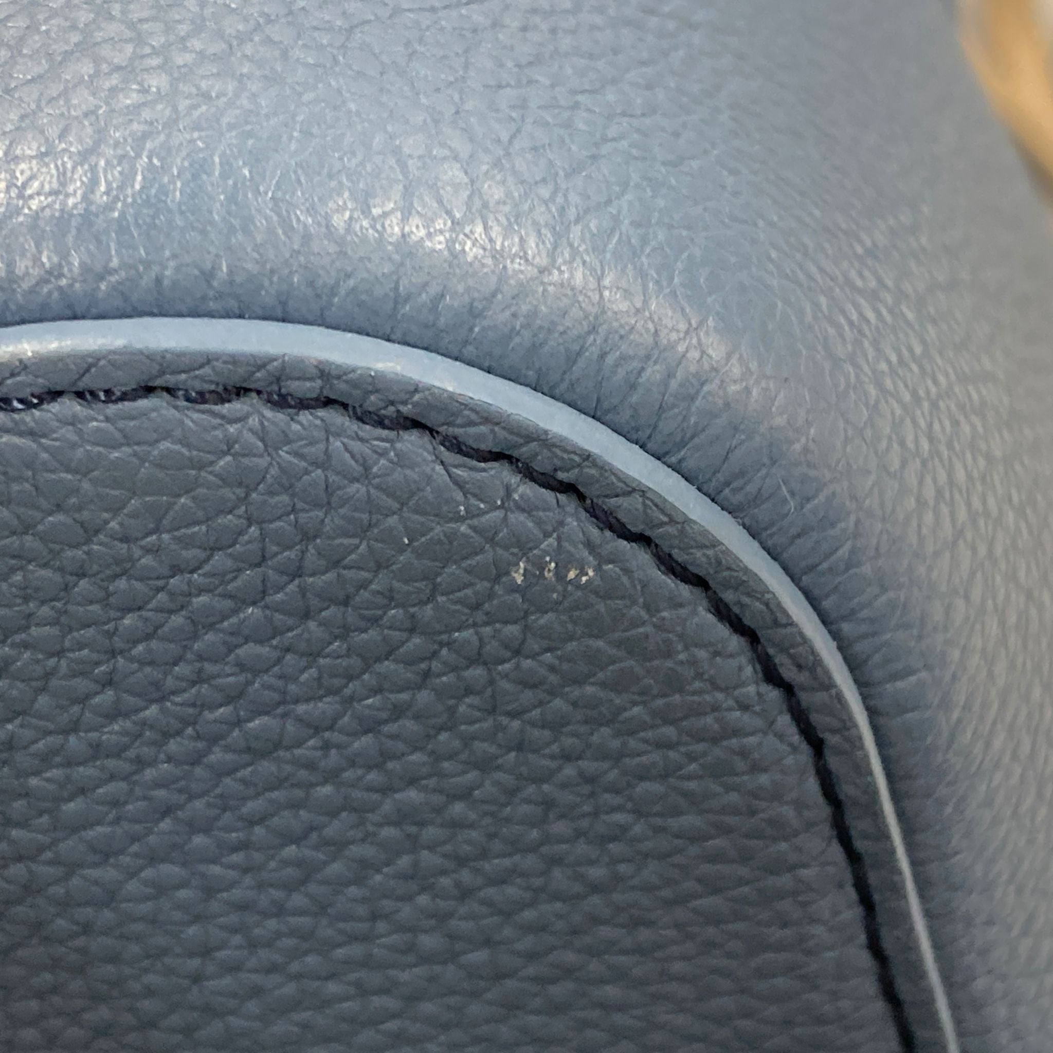 Louis Vuitton Lock Me Bucket Taurillon