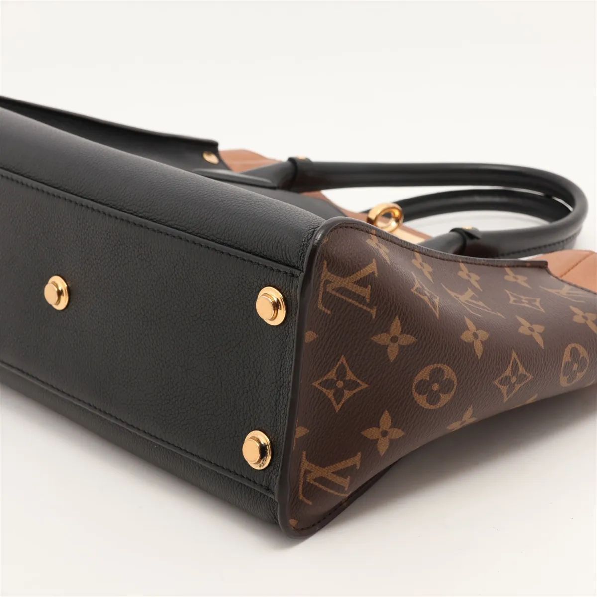 Louis Vuitton On My Side MM, Calf Leather Black
