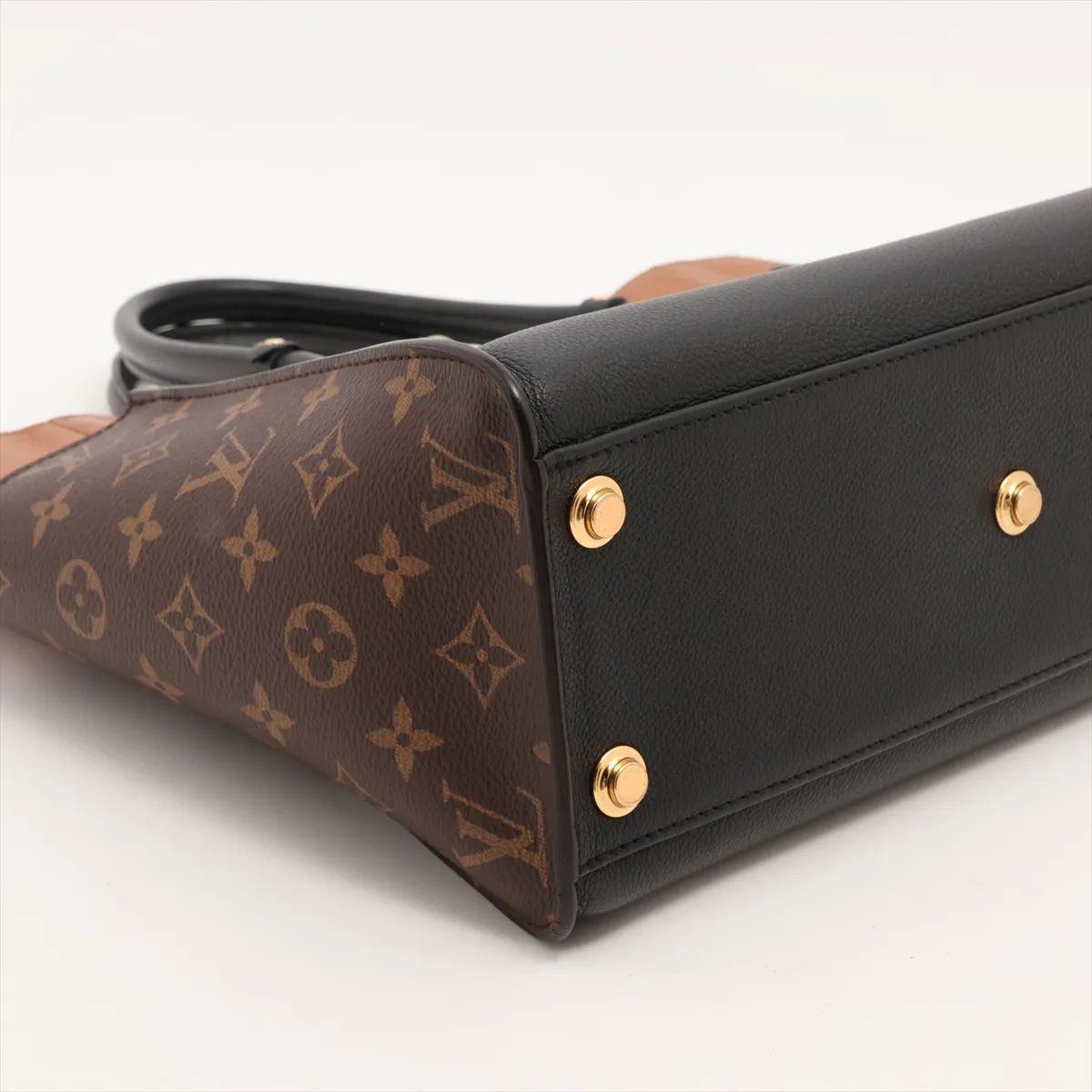 Louis Vuitton On My Side MM, Calf Leather Black
