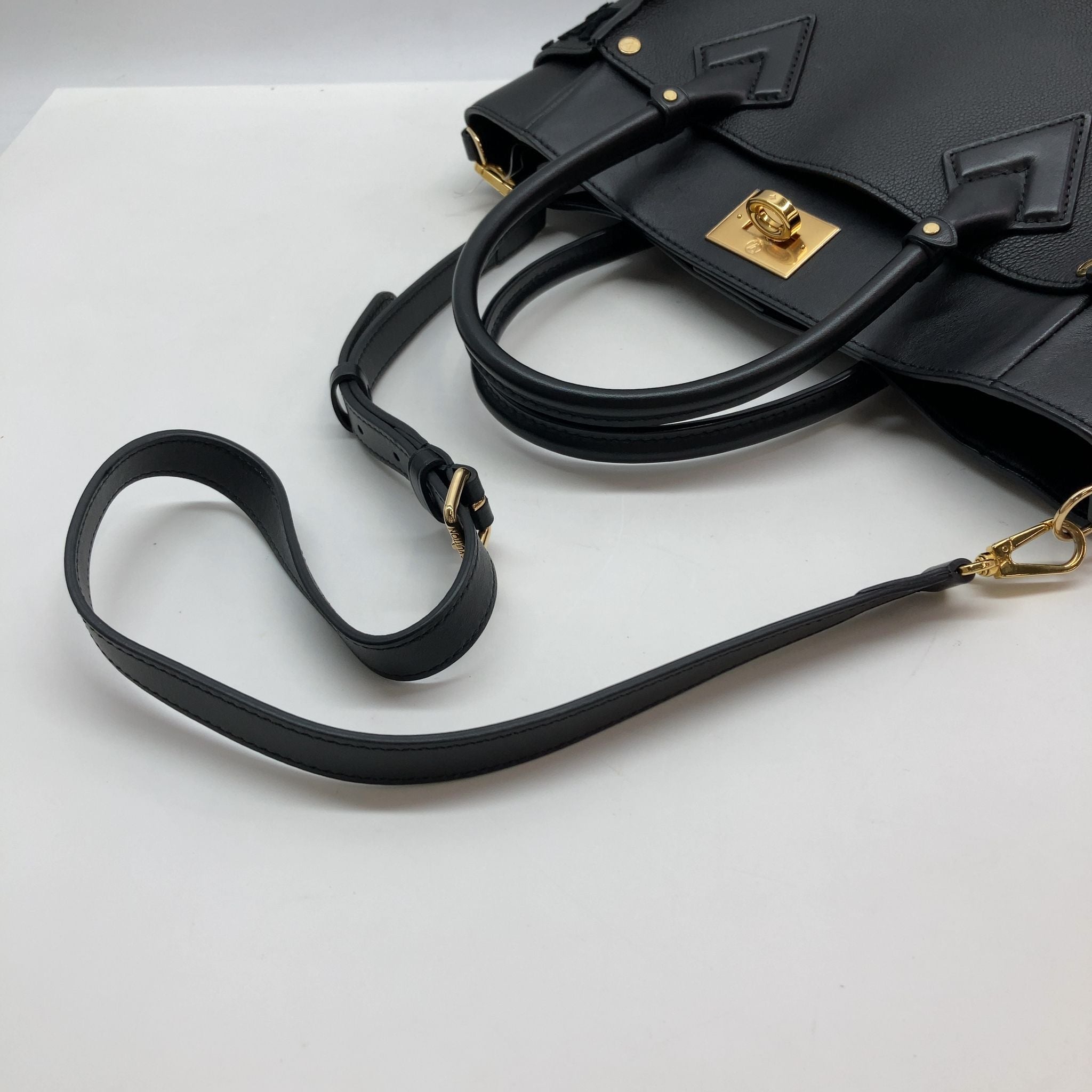 Louis Vuitton On My Side MM, Calf Leather Black