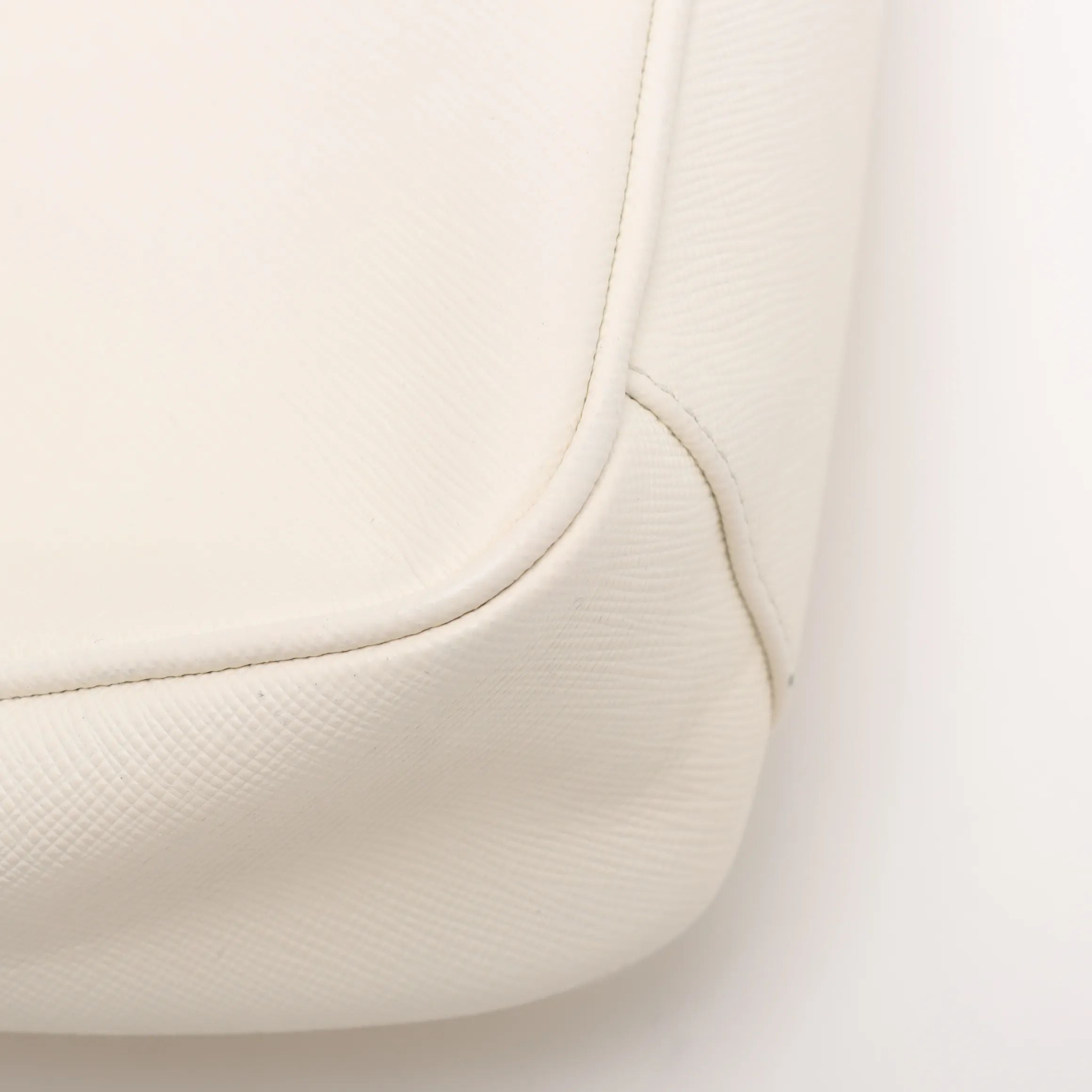 Prada Leather Re-edition 2005 Shoulder Bag Saffiano White