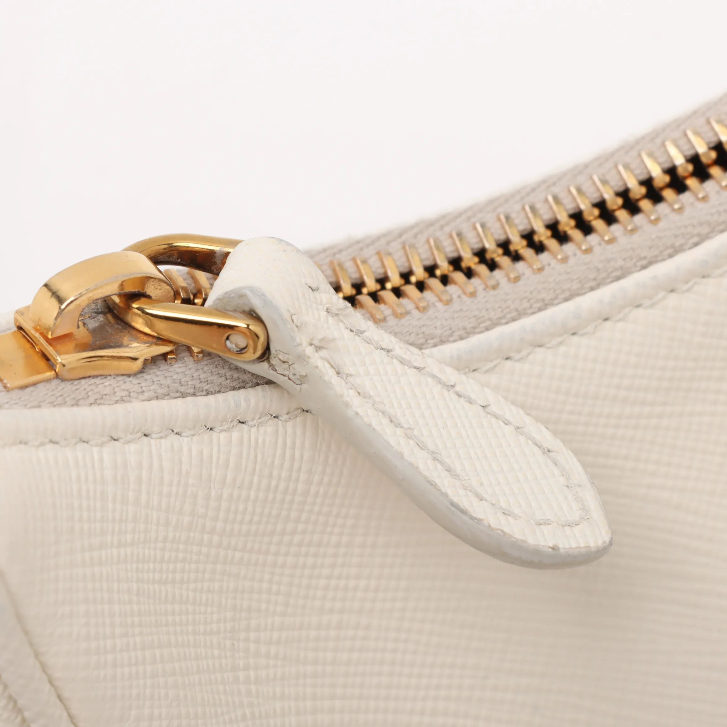 Prada Leather Re-edition 2005 Shoulder Bag Saffiano White