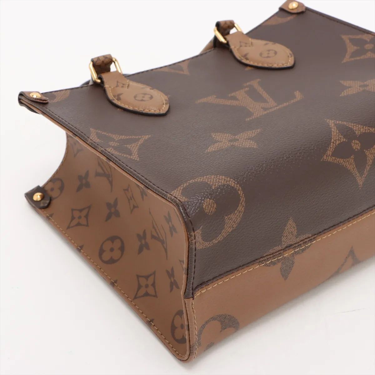Louis Vuitton OnTheGo OM, Monogram Giant Reverse