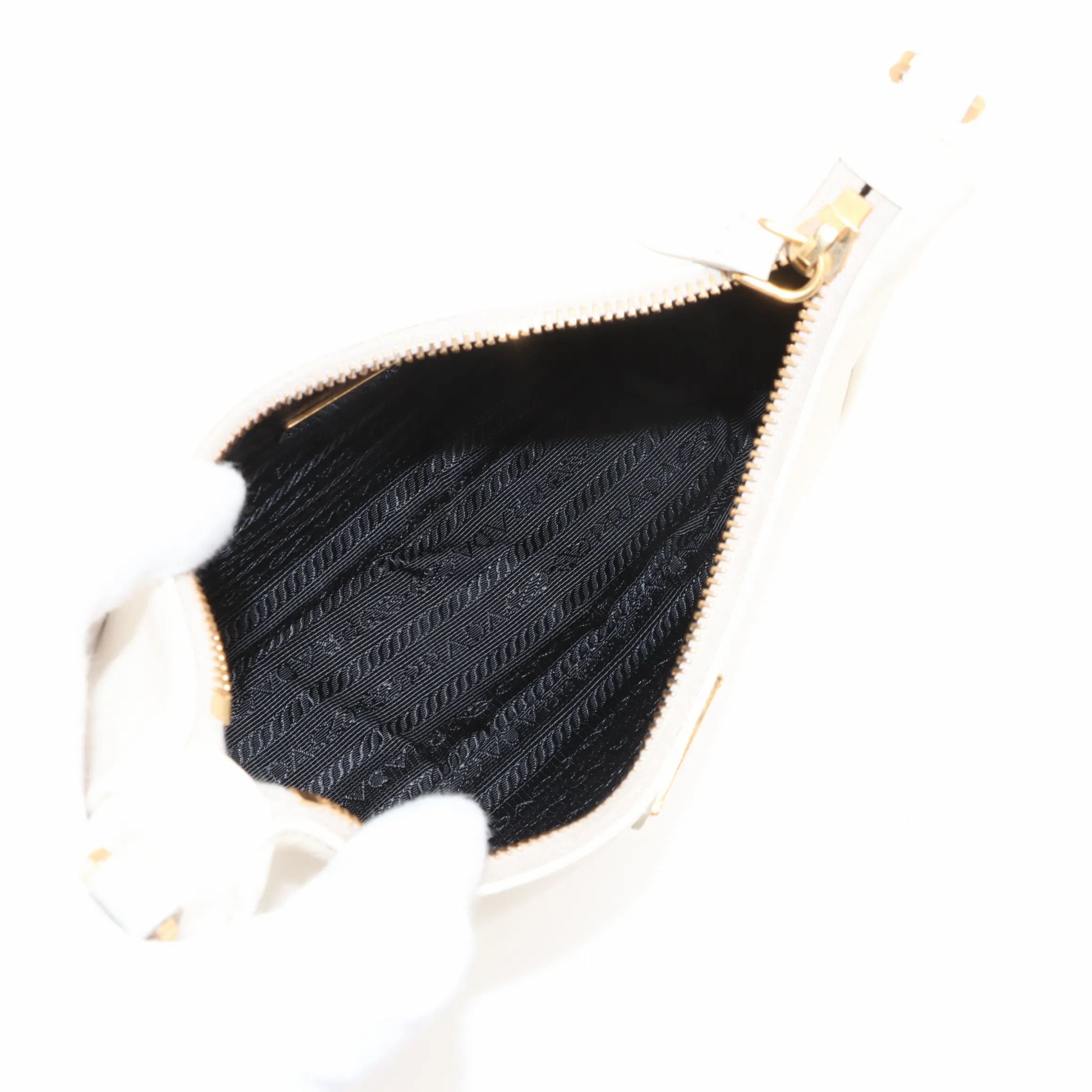 Prada Leather Re-edition 2005 Shoulder Bag Saffiano White