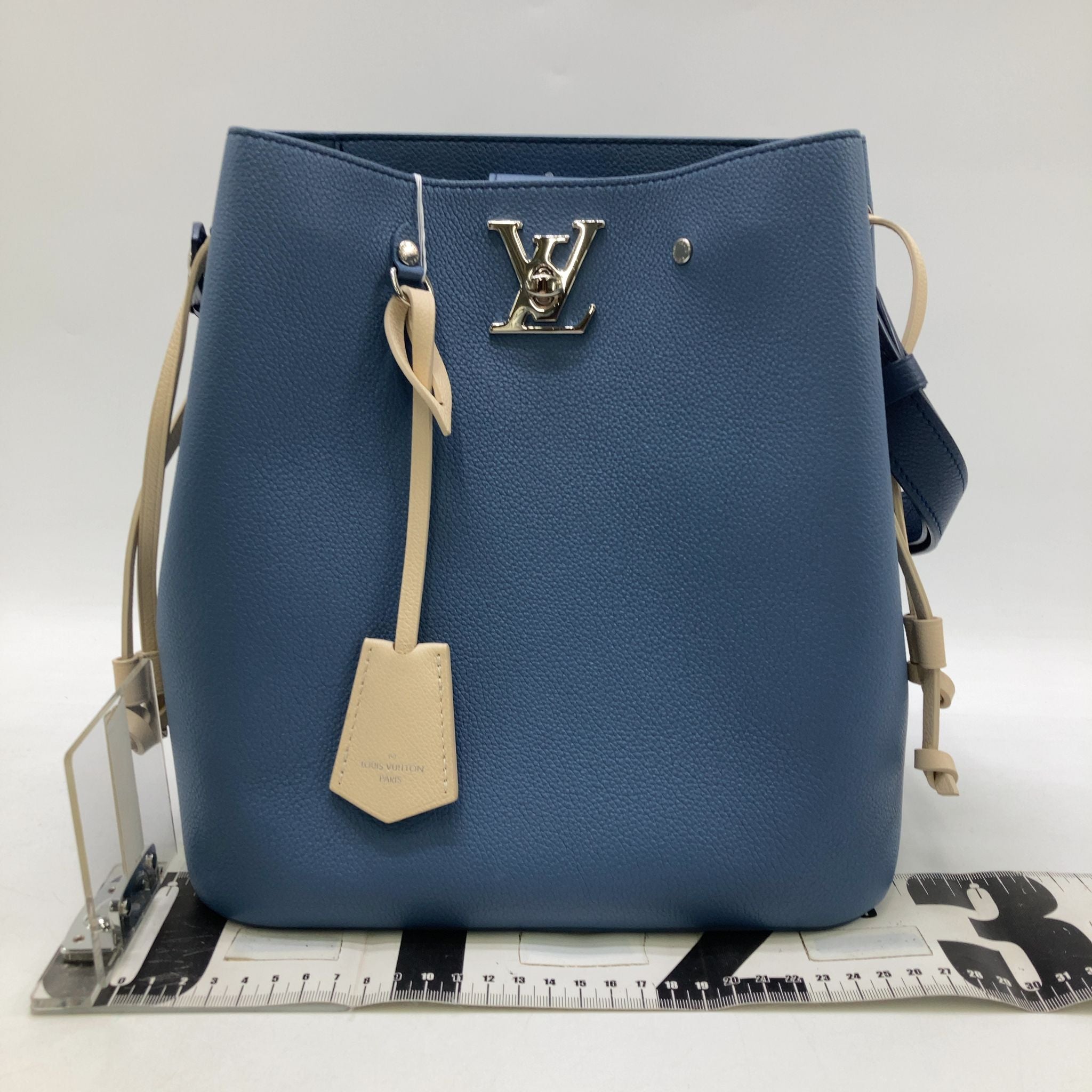 Louis Vuitton Lock Me Bucket Taurillon