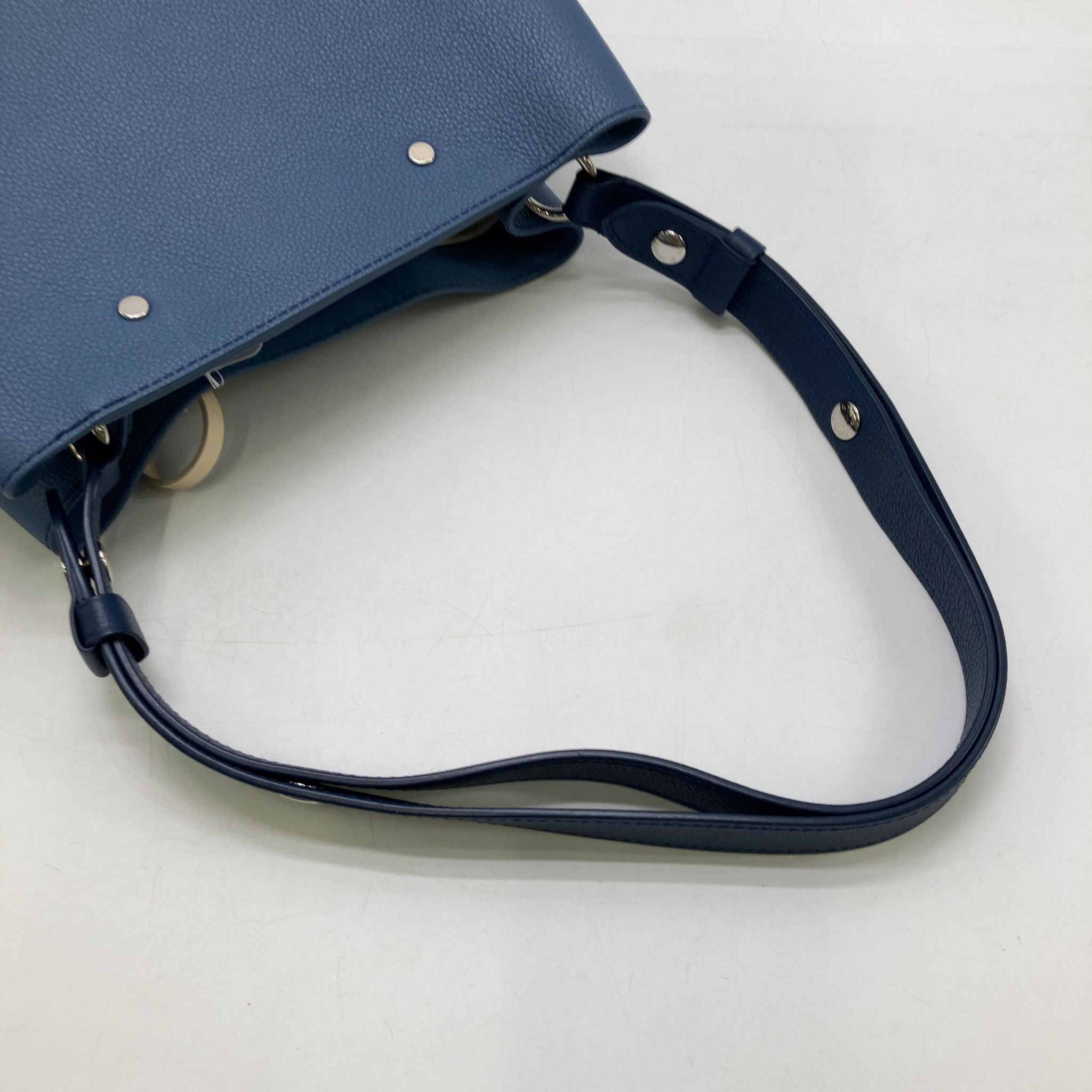 Louis Vuitton Lock Me Bucket Taurillon