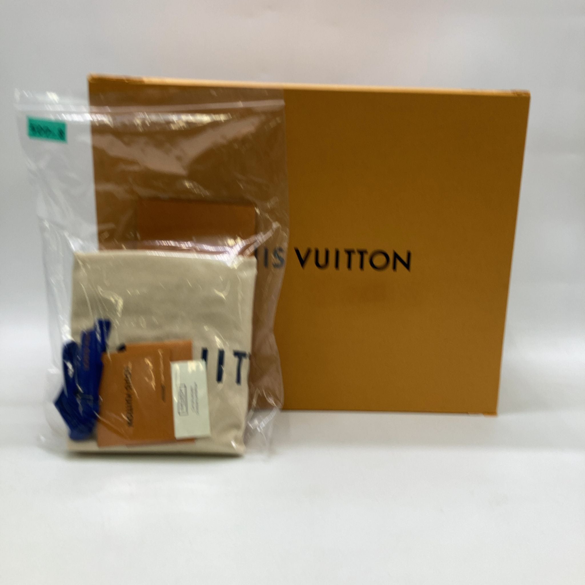 Louis Vuitton Lock Me Bucket Taurillon