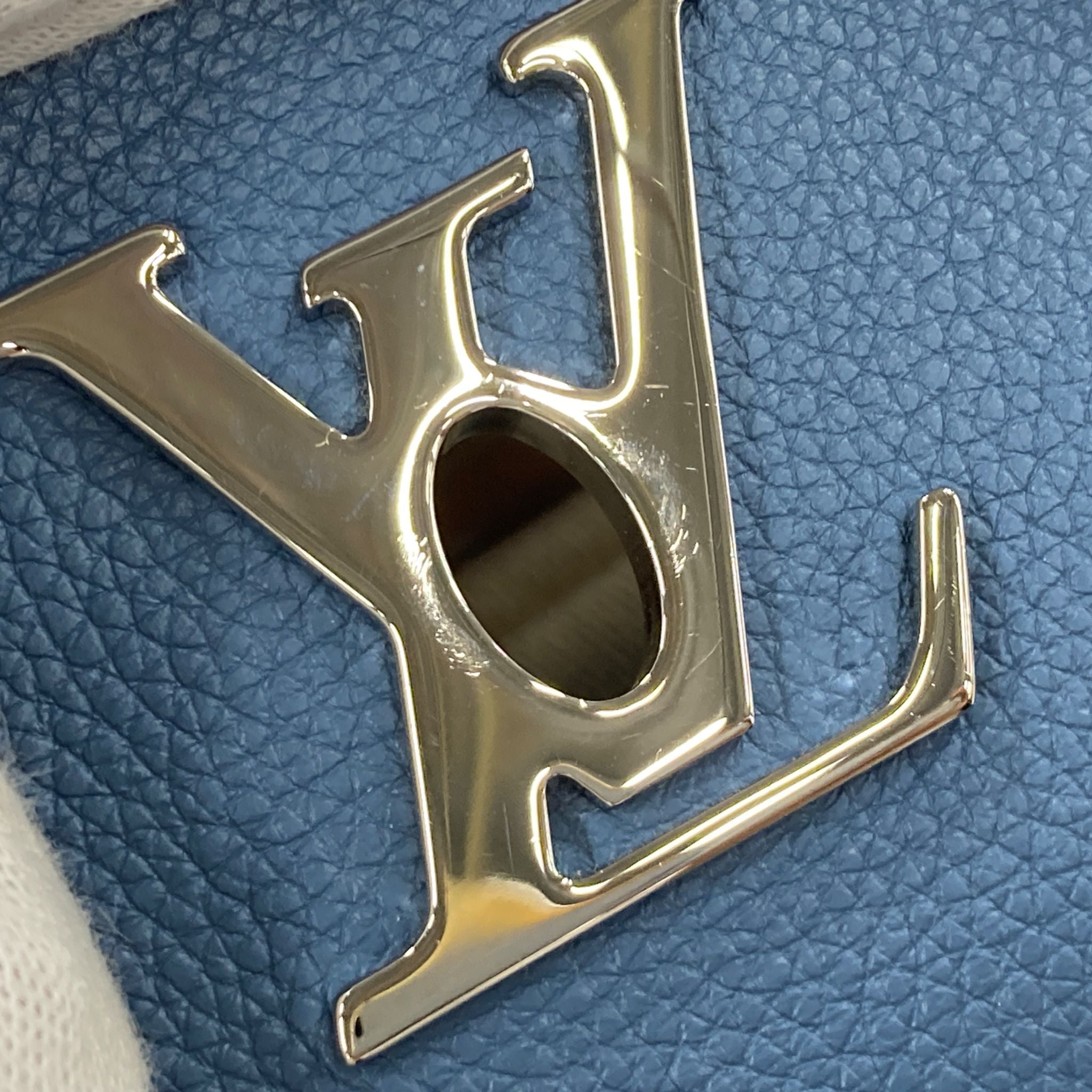 Louis Vuitton Lock Me Bucket Taurillon
