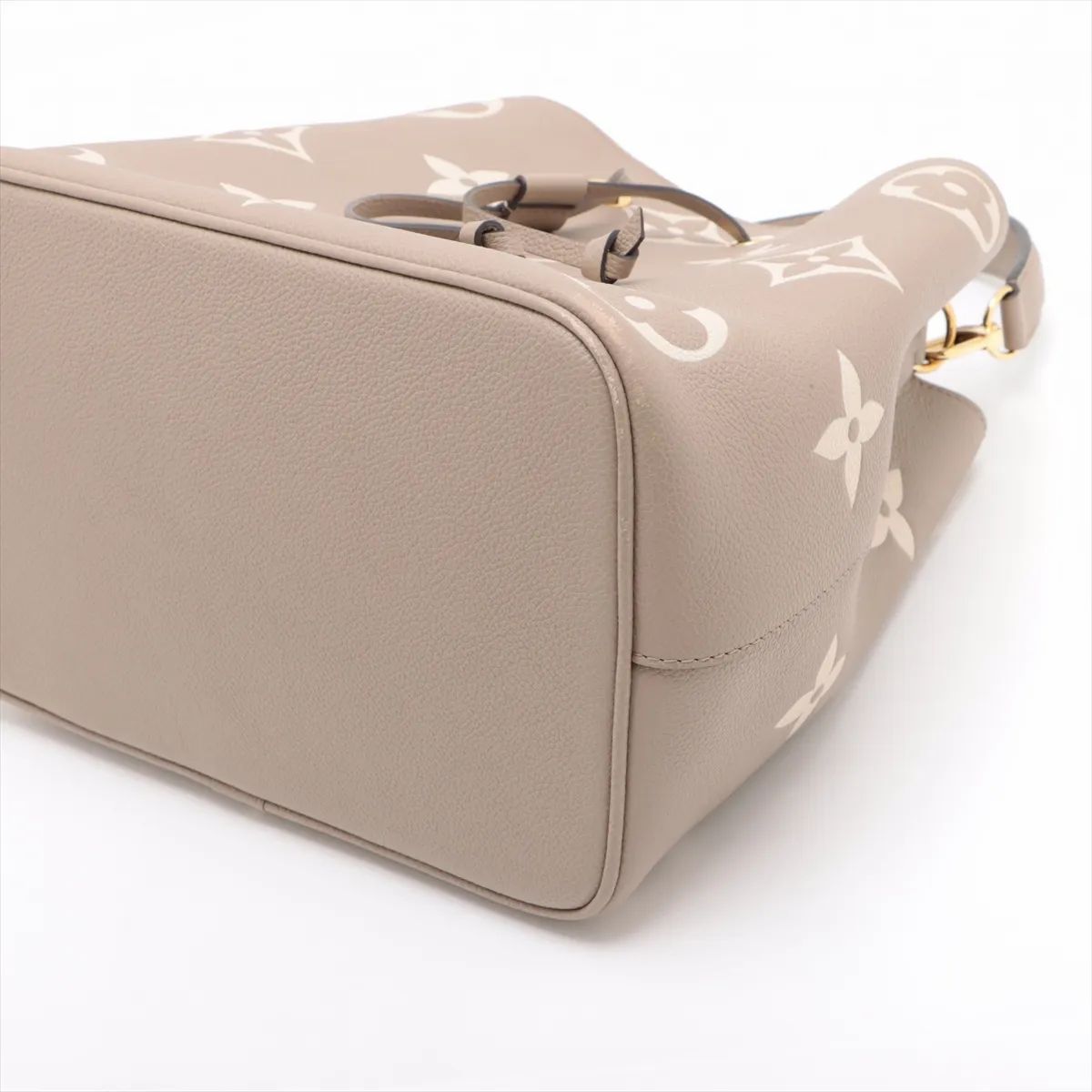 Louis Vuitton NeoNoe, Empreinte Monogram Giant Bicolor 109500