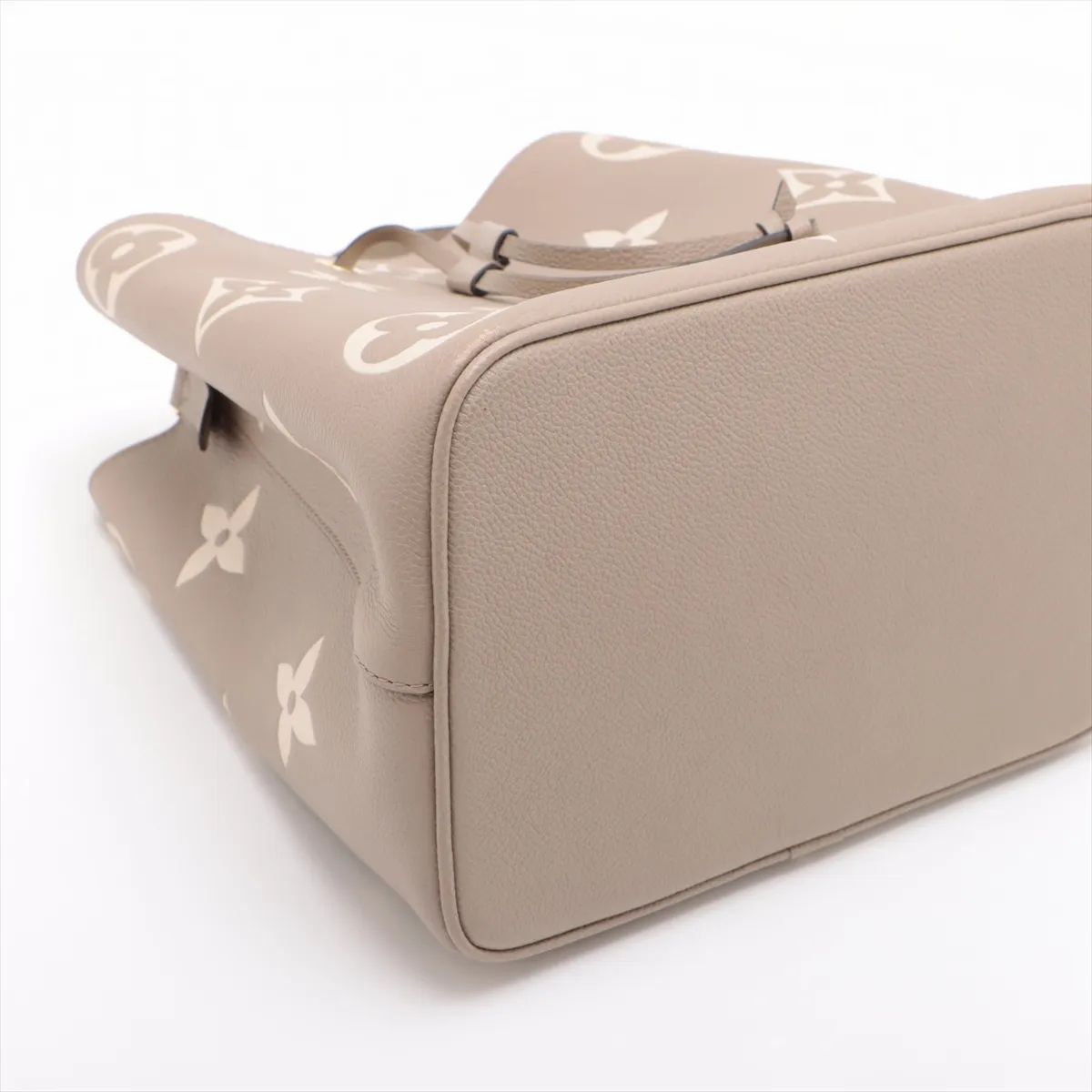 Louis Vuitton NeoNoe, Empreinte Monogram Giant Bicolor 109500