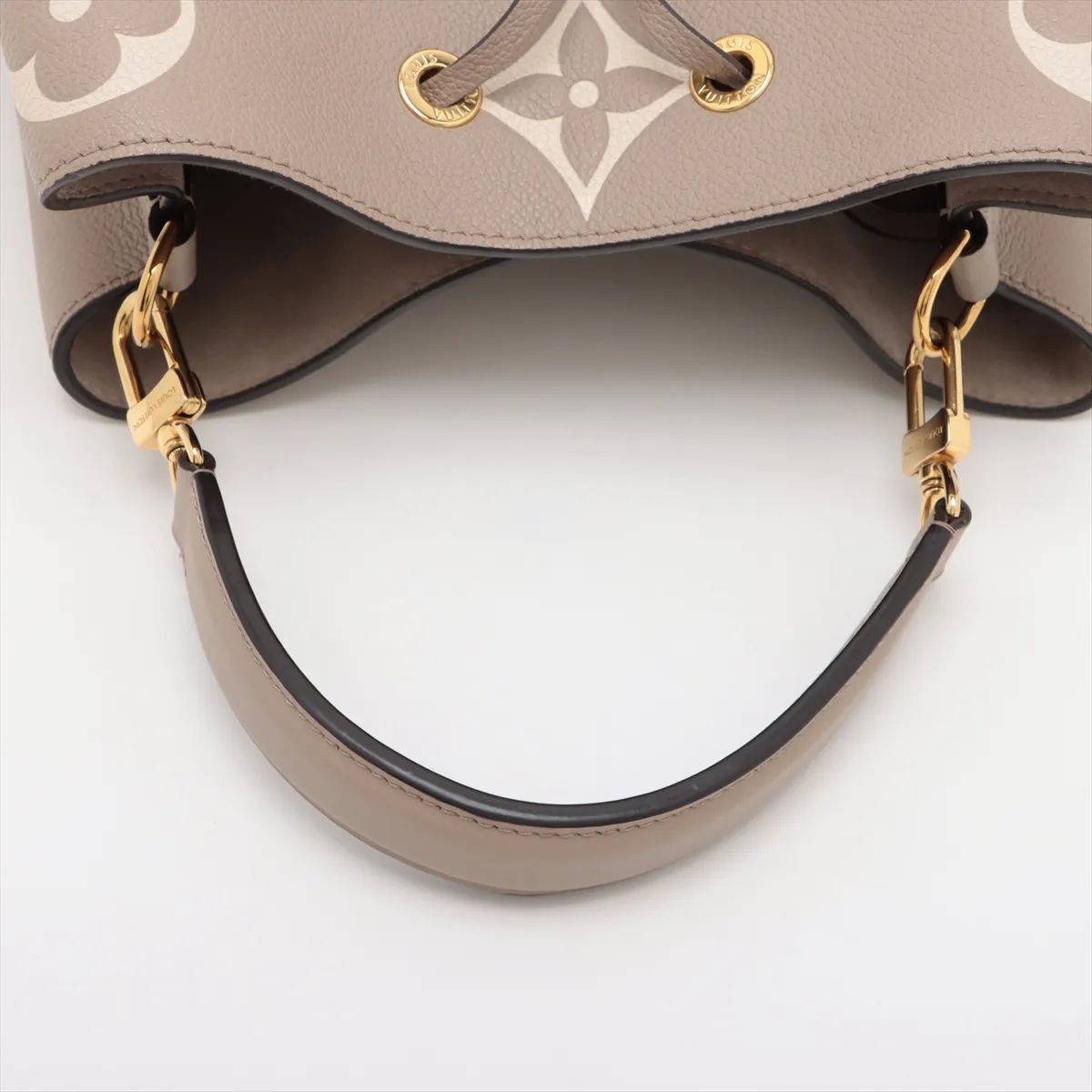 Louis Vuitton NeoNoe, Empreinte Monogram Giant Bicolor 109500