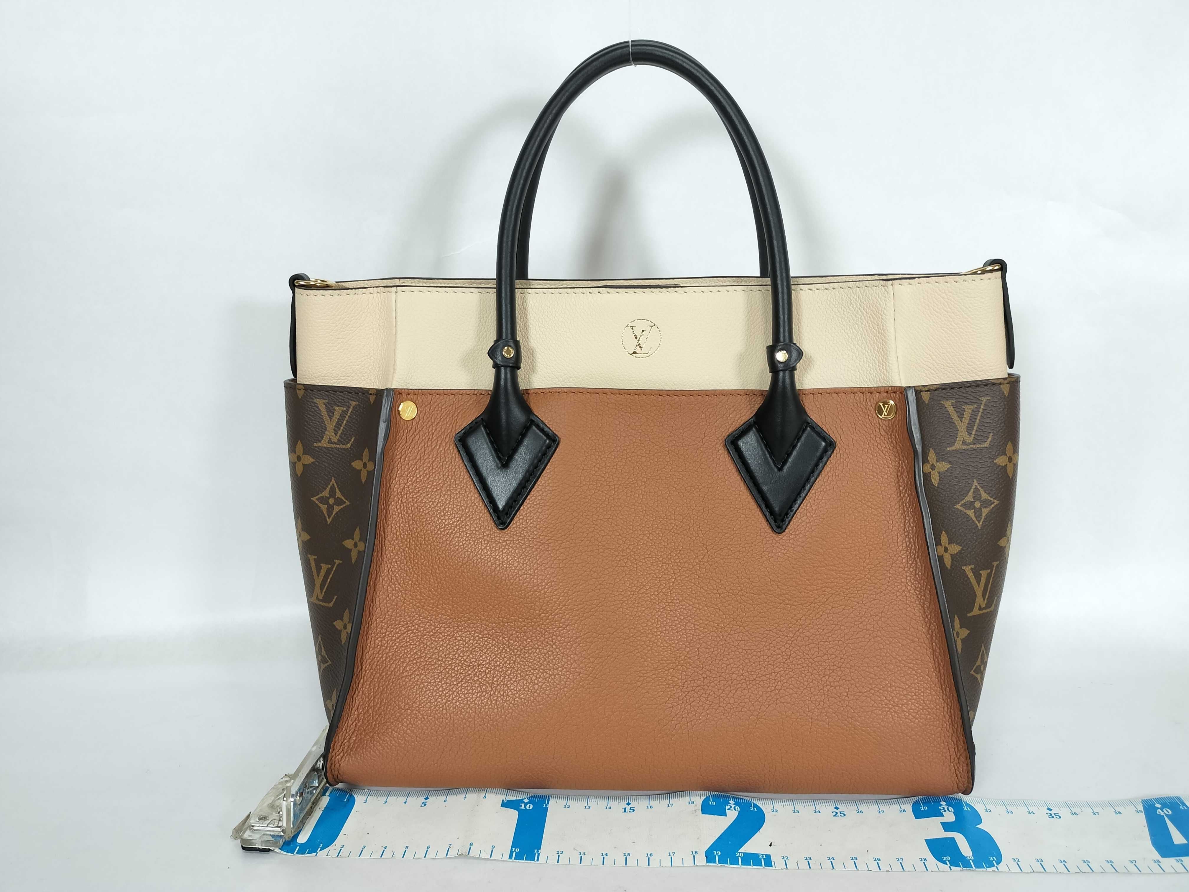 Louis Vuitton On My Side MM, Calf Leather