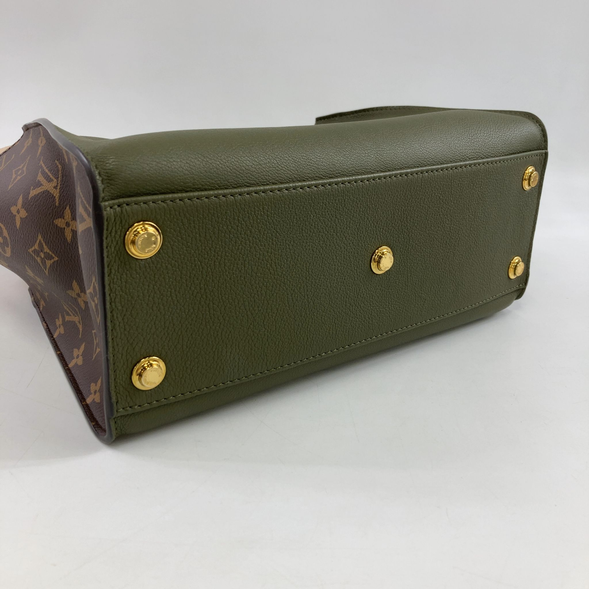 Louis Vuitton On My Side MM, Calf Leather Olive