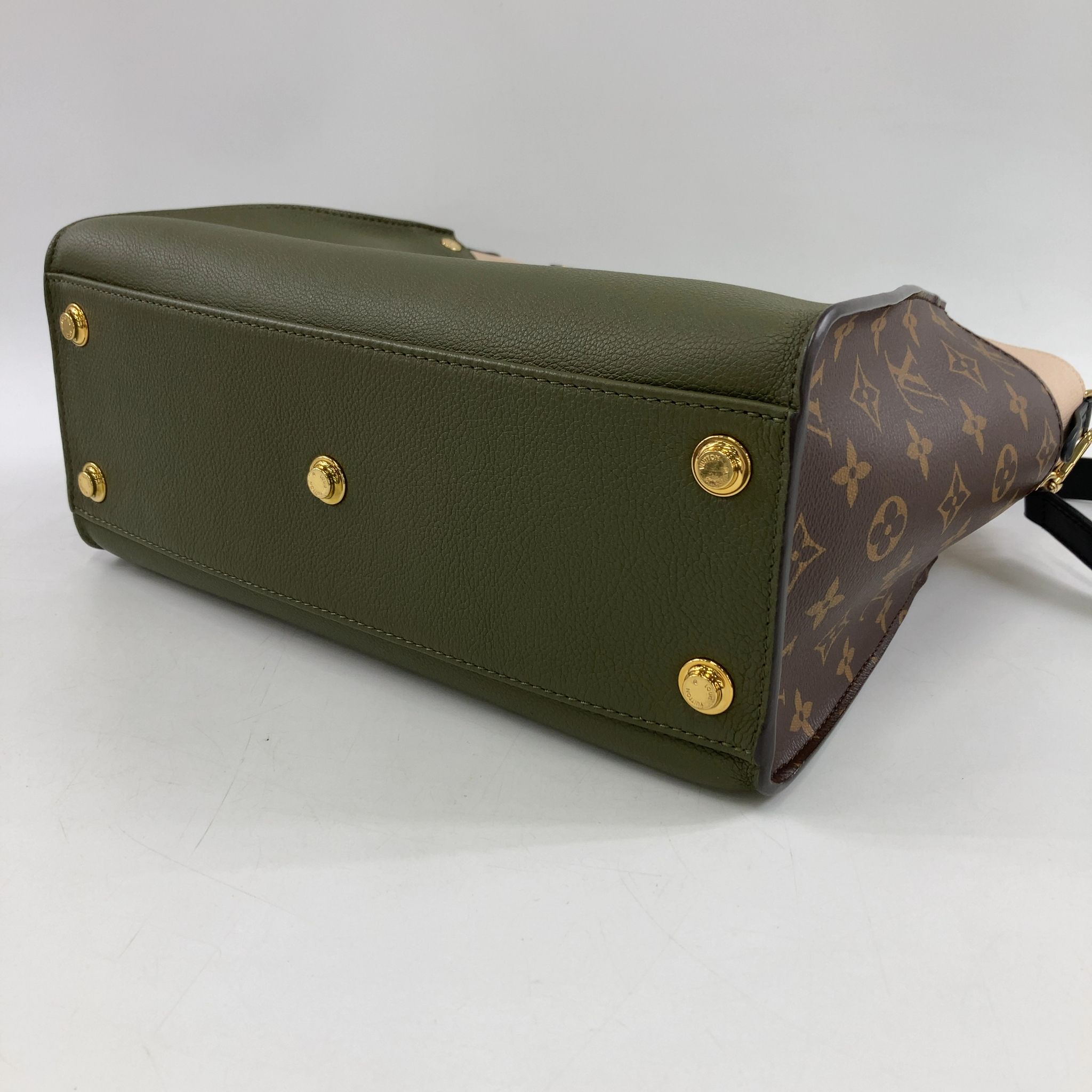 Louis Vuitton On My Side MM, Calf Leather Olive