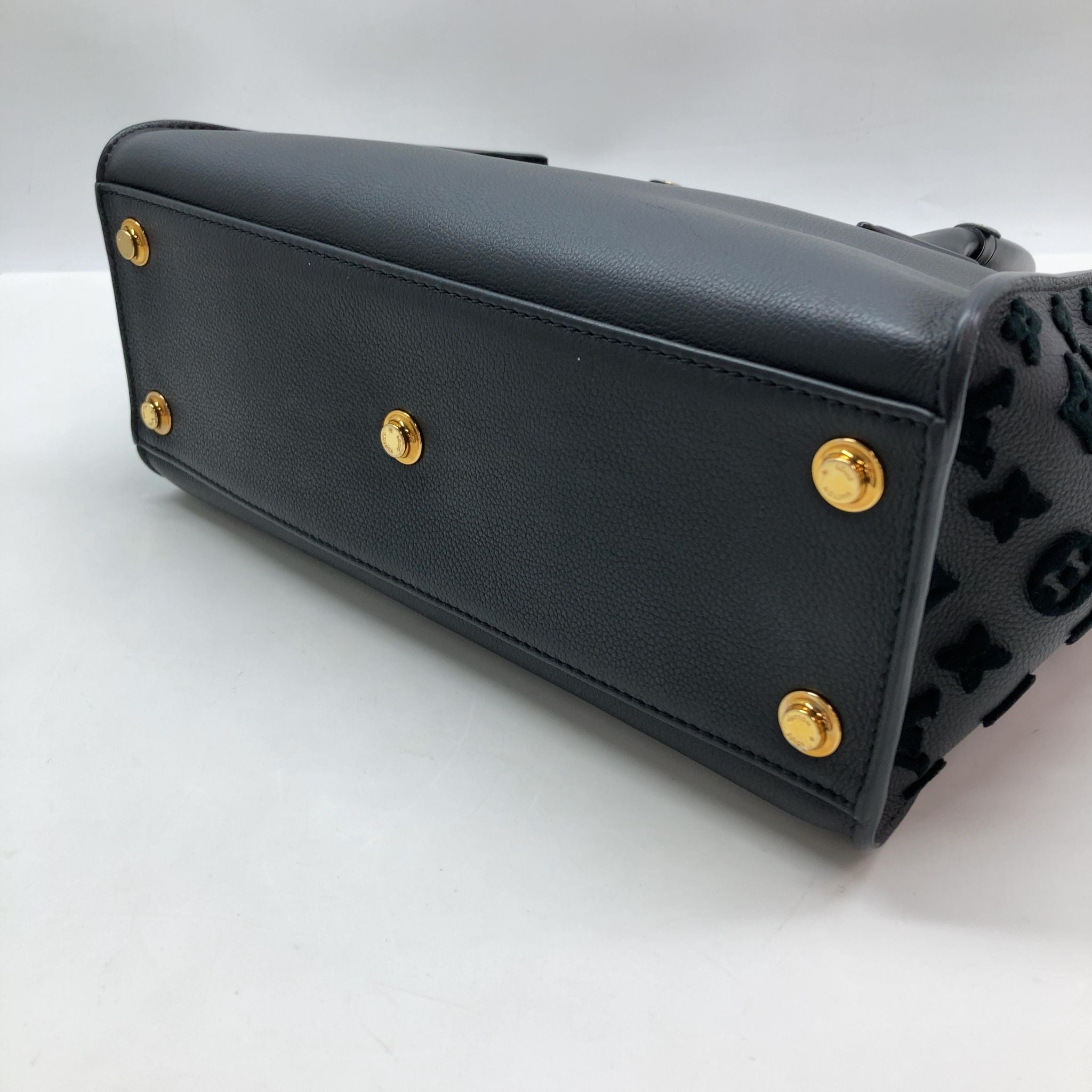 Louis Vuitton On My Side MM, Calf Leather Black