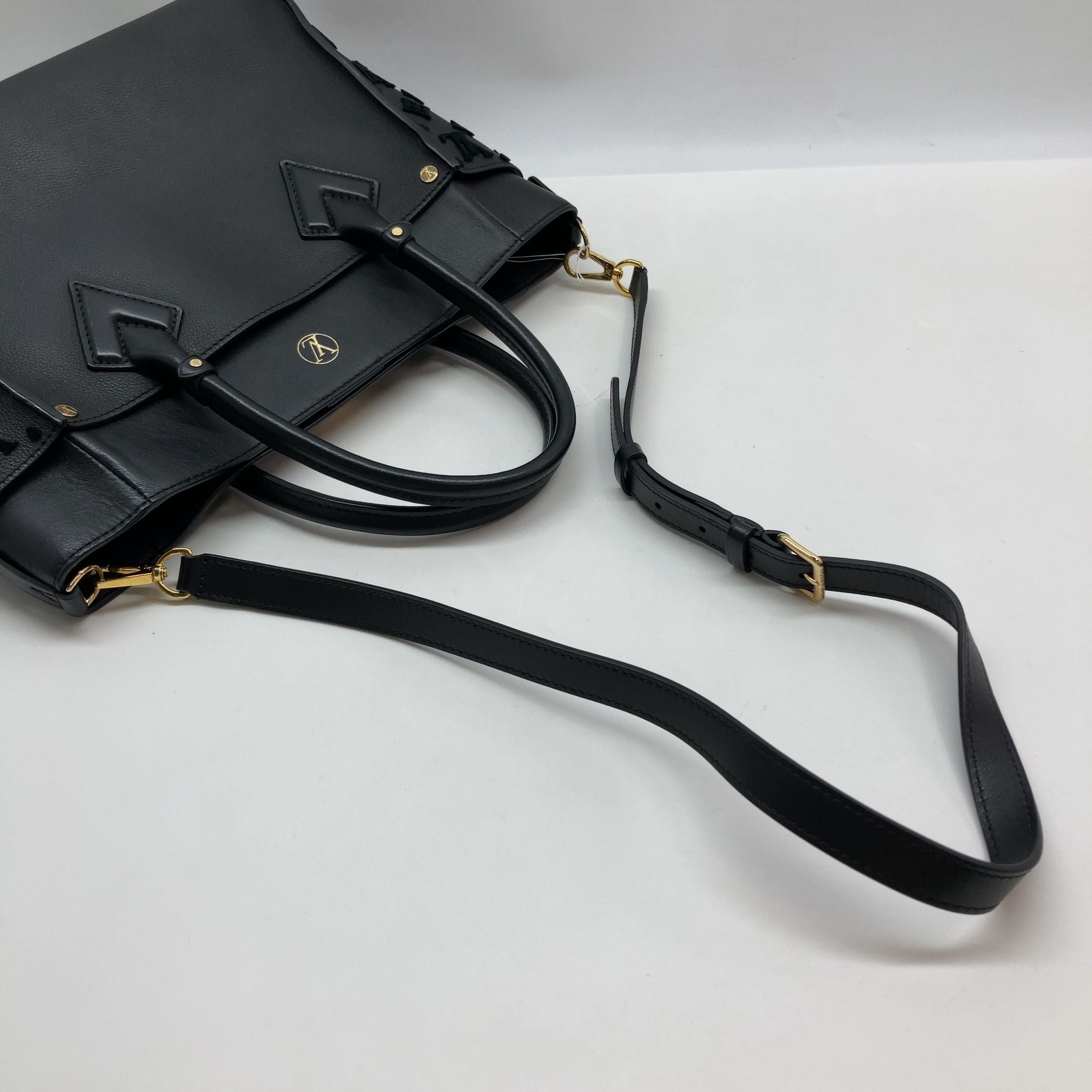 Louis Vuitton On My Side MM, Calf Leather Black