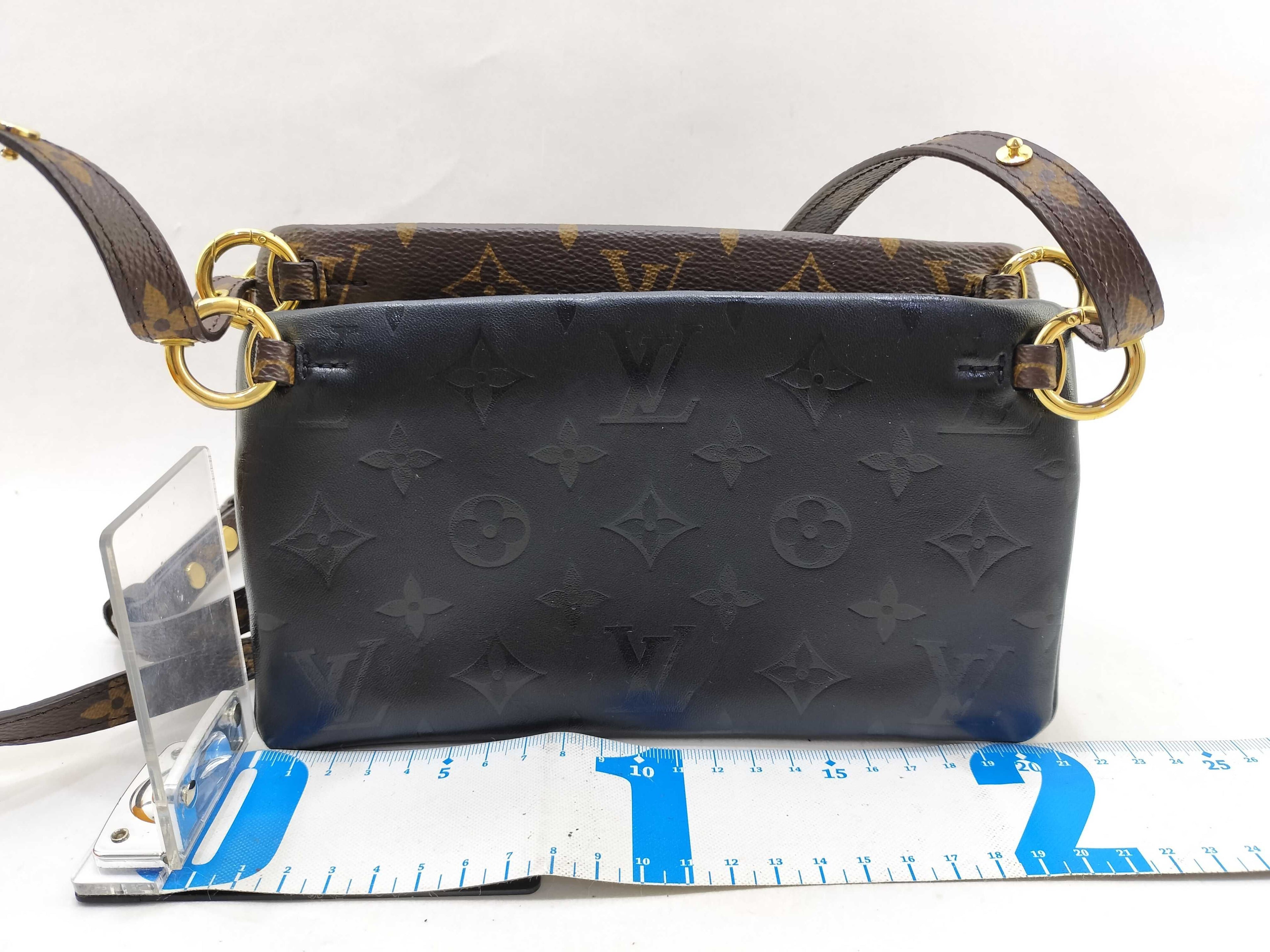 Louis Vuitton Monogram Pochette LV3