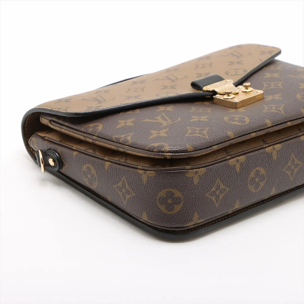 Louis Vuitton Pochette Metis, Monogram Reverse