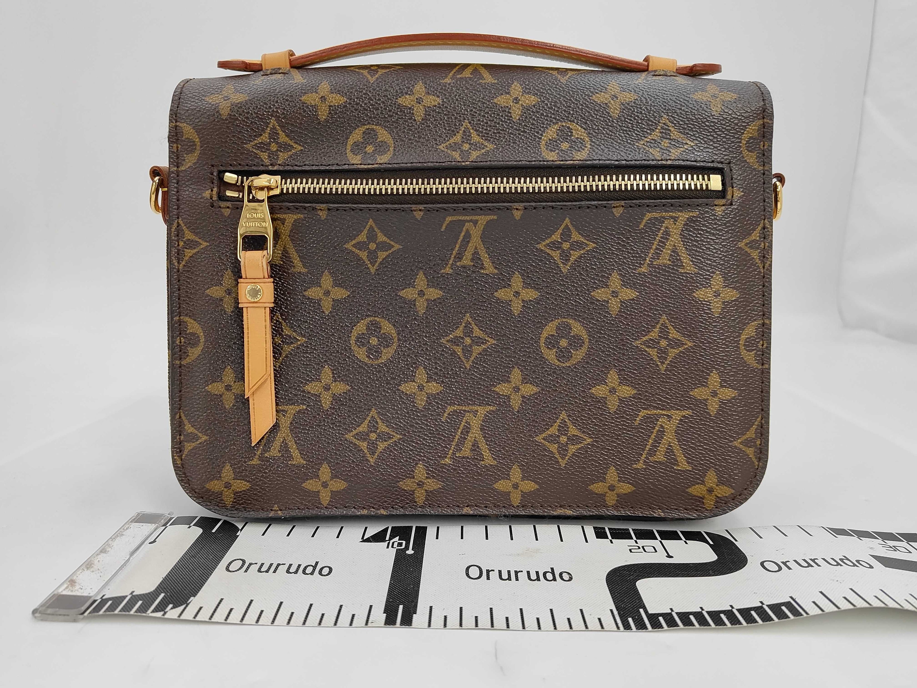 Louis Vuitton Pochette Metis, Monogram