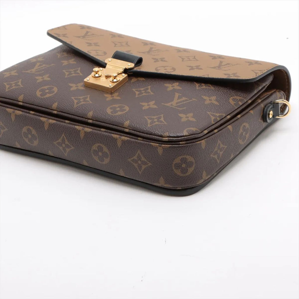 Louis Vuitton Pochette Metis, Monogram Reverse