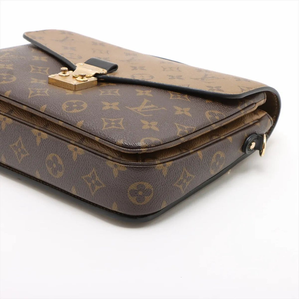 Louis Vuitton Pochette Metis, Monogram Reverse